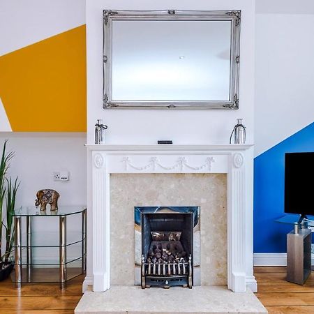 Newhall Road - 4 Bedroom Chester Home - Parking Wervin 外观 照片