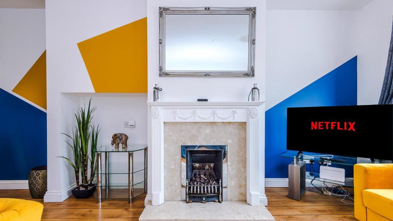 Newhall Road - 4 Bedroom Chester Home - Parking Wervin 外观 照片