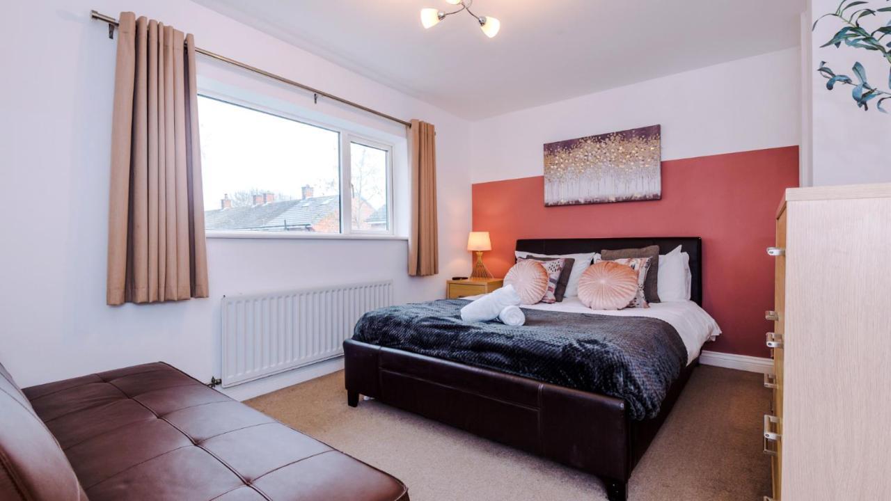 Newhall Road - 4 Bedroom Chester Home - Parking Wervin 外观 照片
