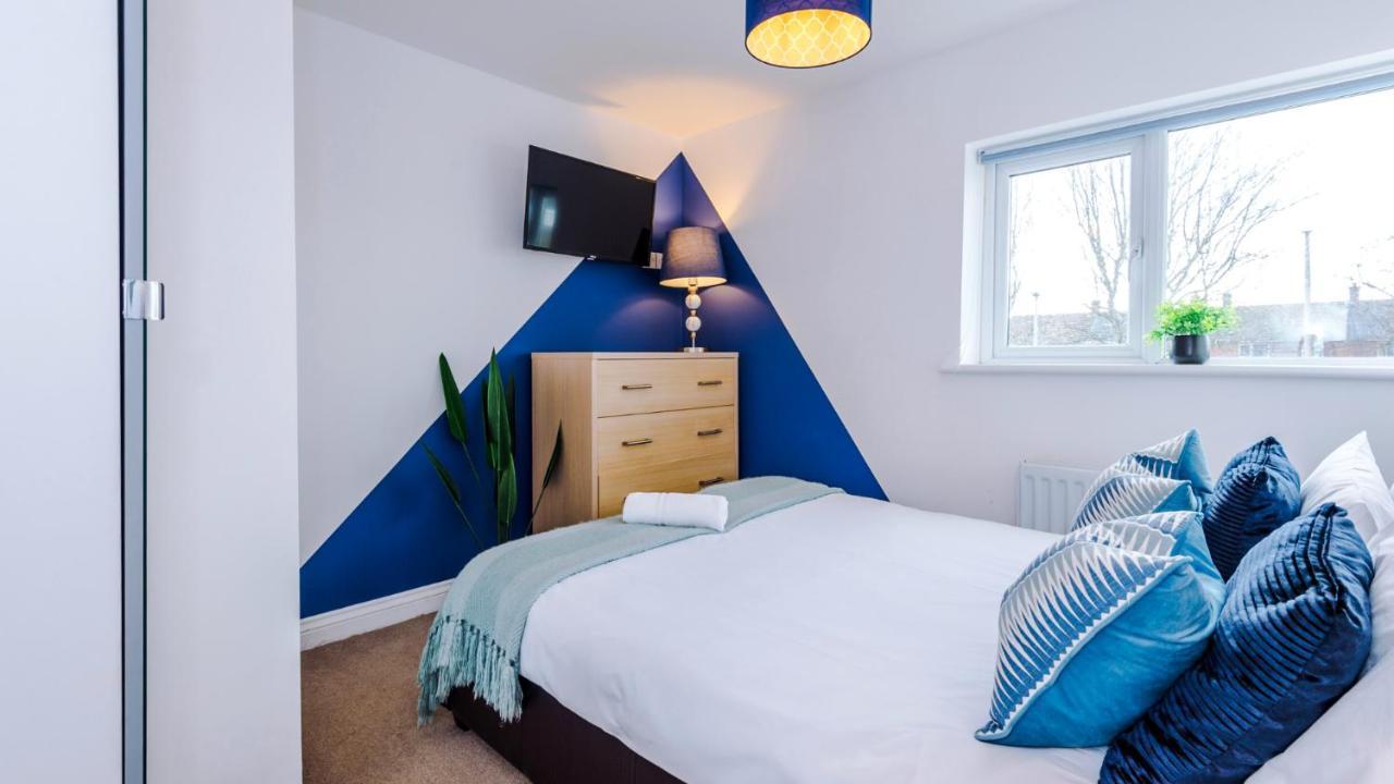 Newhall Road - 4 Bedroom Chester Home - Parking Wervin 外观 照片