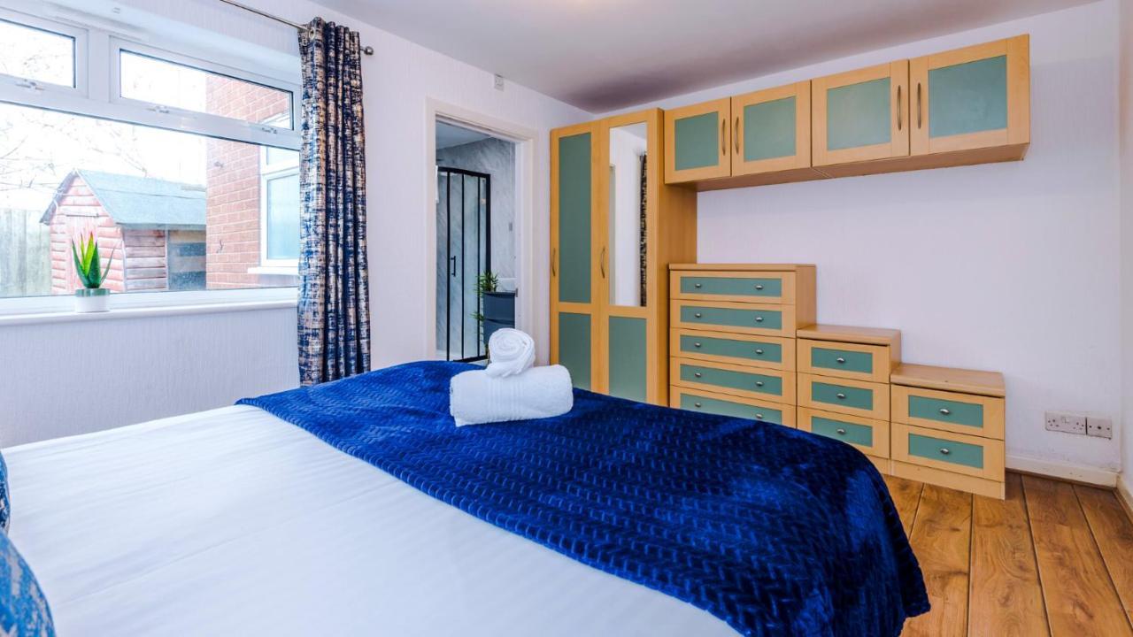 Newhall Road - 4 Bedroom Chester Home - Parking Wervin 外观 照片