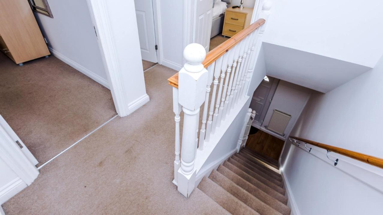 Newhall Road - 4 Bedroom Chester Home - Parking Wervin 外观 照片