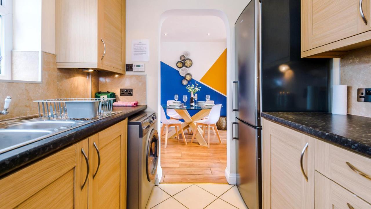 Newhall Road - 4 Bedroom Chester Home - Parking Wervin 外观 照片
