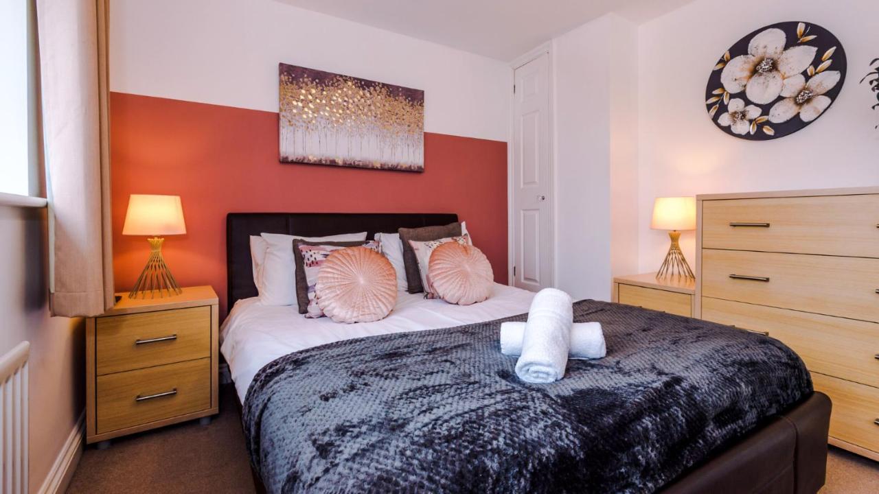 Newhall Road - 4 Bedroom Chester Home - Parking Wervin 外观 照片
