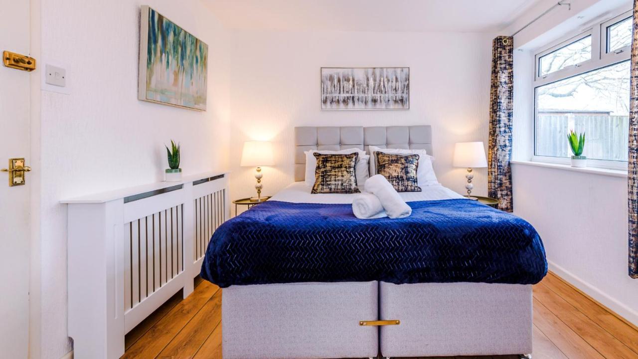 Newhall Road - 4 Bedroom Chester Home - Parking Wervin 外观 照片