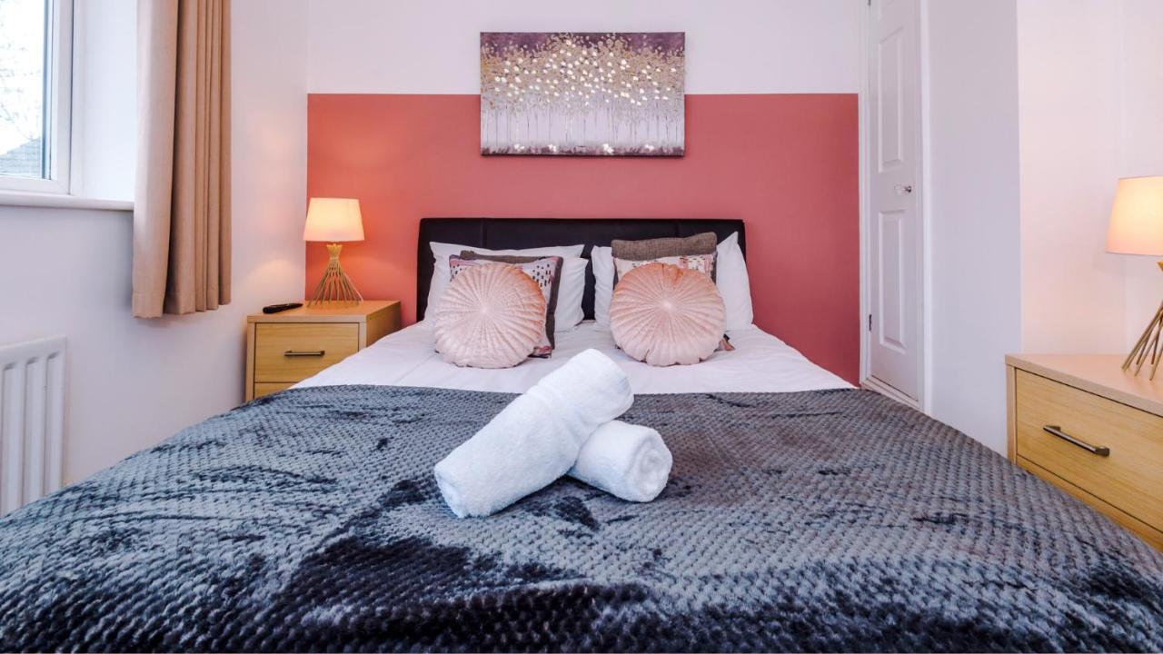Newhall Road - 4 Bedroom Chester Home - Parking Wervin 外观 照片
