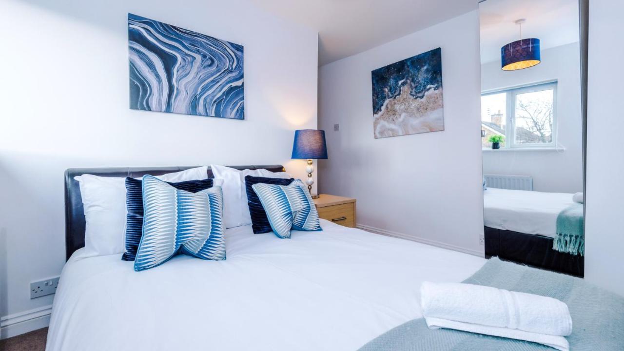Newhall Road - 4 Bedroom Chester Home - Parking Wervin 外观 照片
